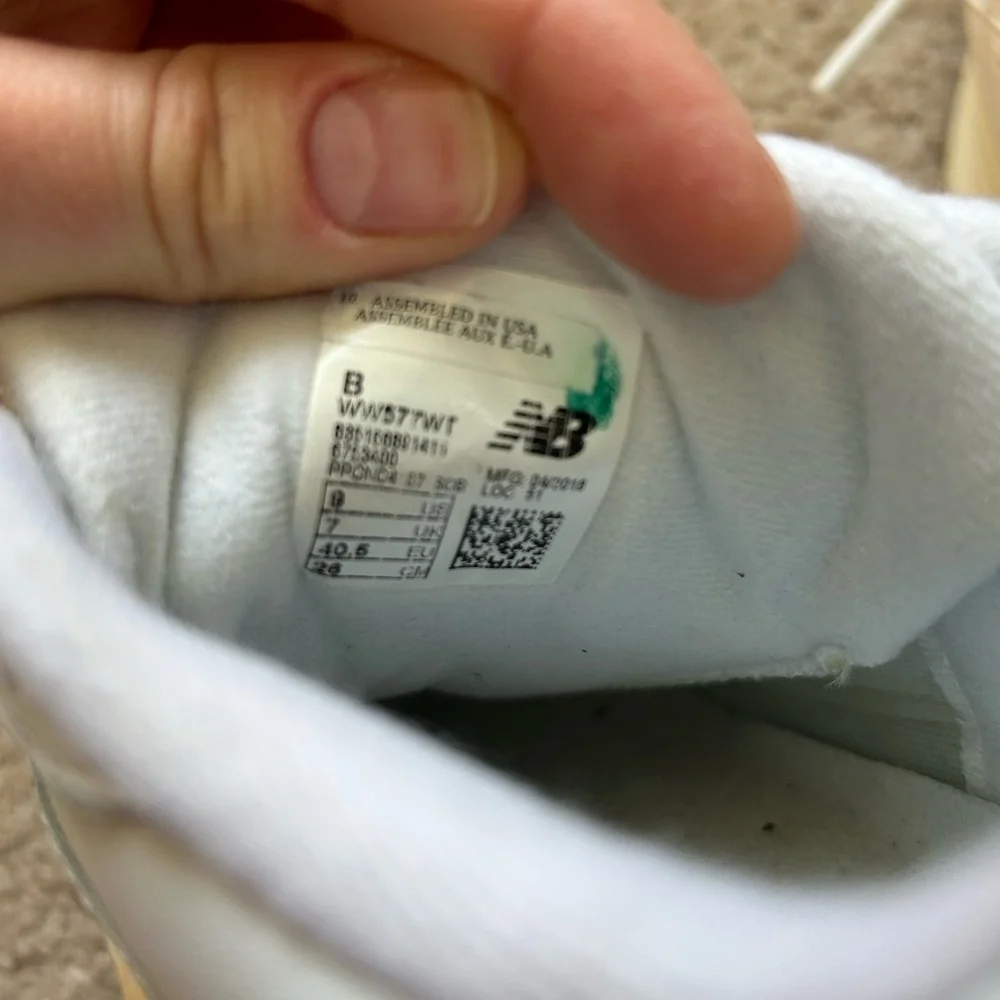 Women’s New Balance 577 Walking Shoes Size 9